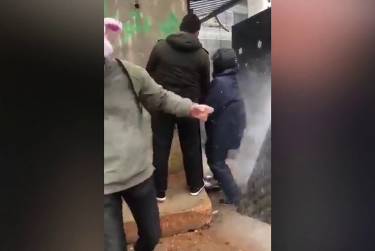 outwit ~을 속이다